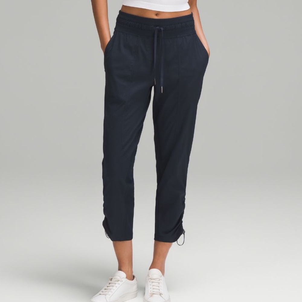 LULULEMON - Dance Studio Crop *25”